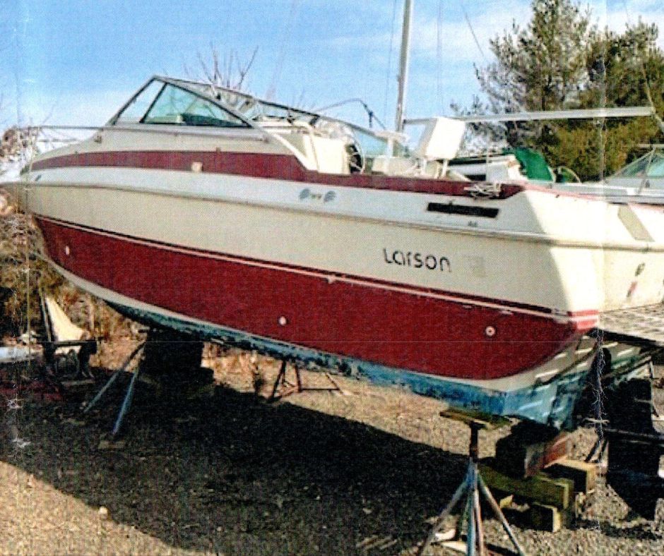 28', Larson Cabrio