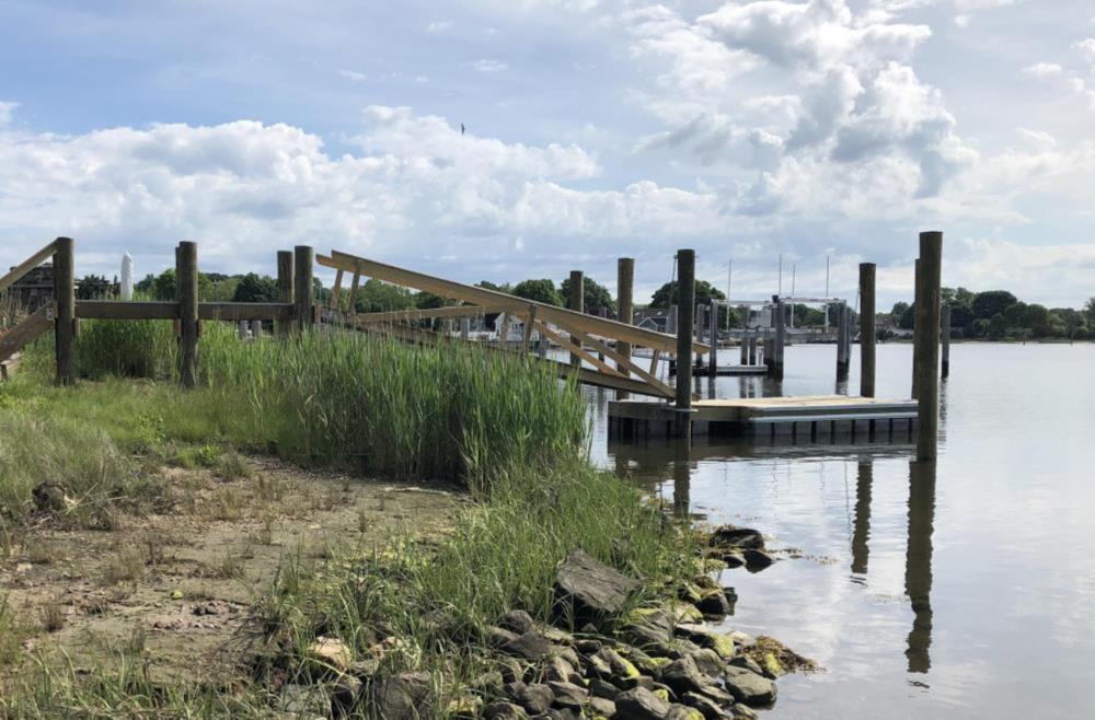 Side view of dock