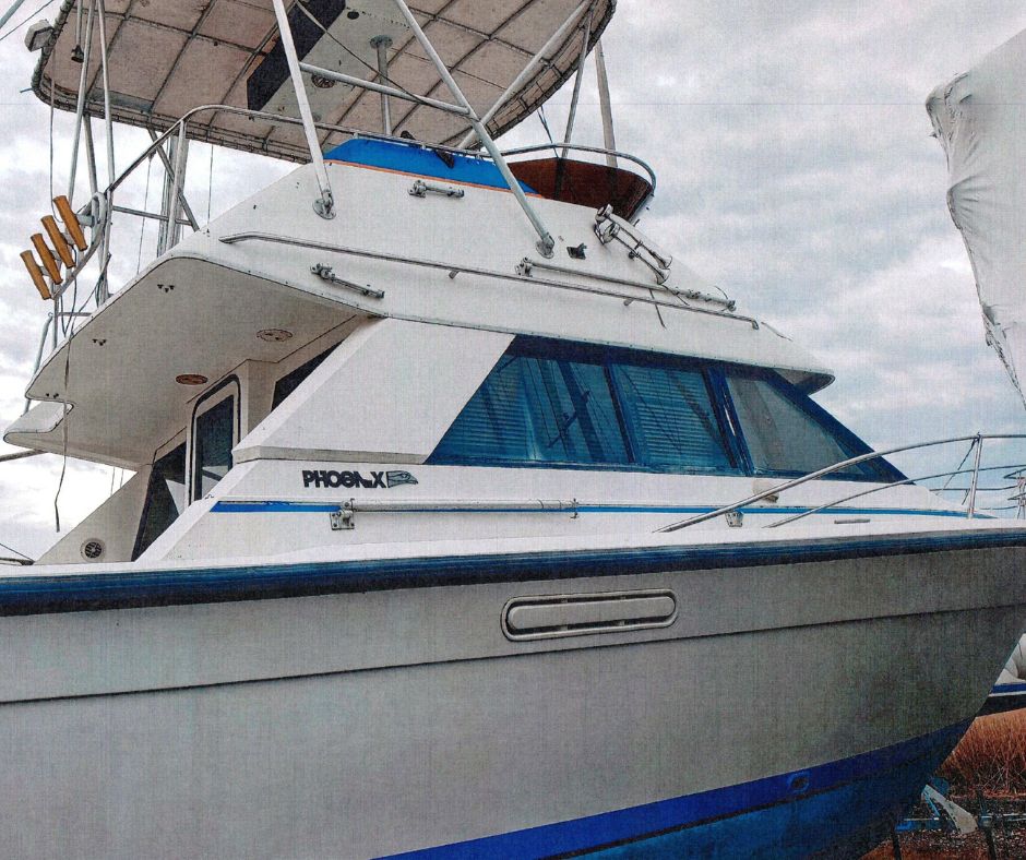 33’8”, Phoenix Flybridge