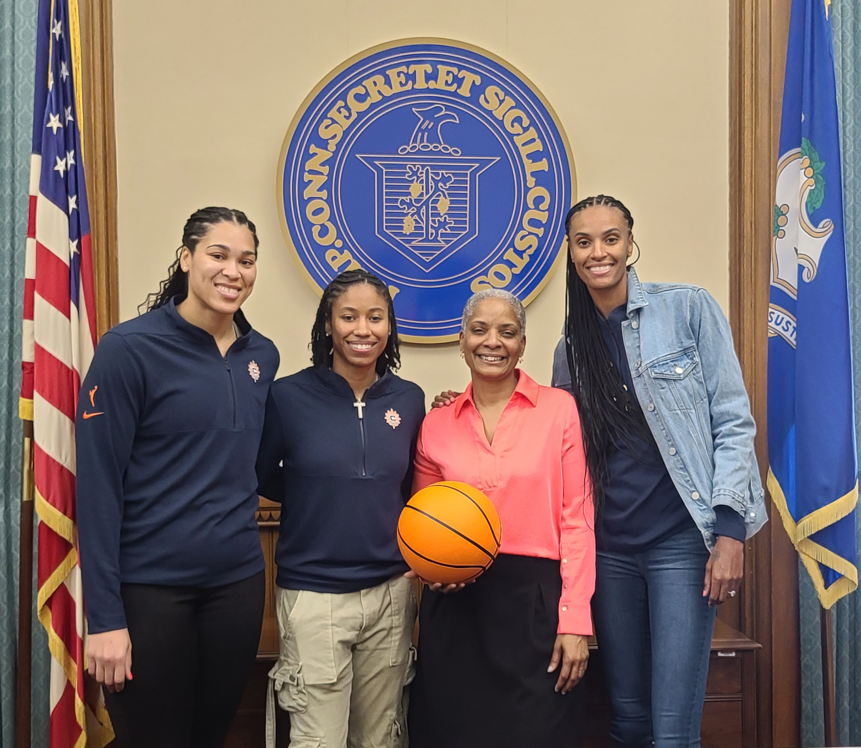 SOTS Stephanie Thomas and the Connecticut Sun - photo