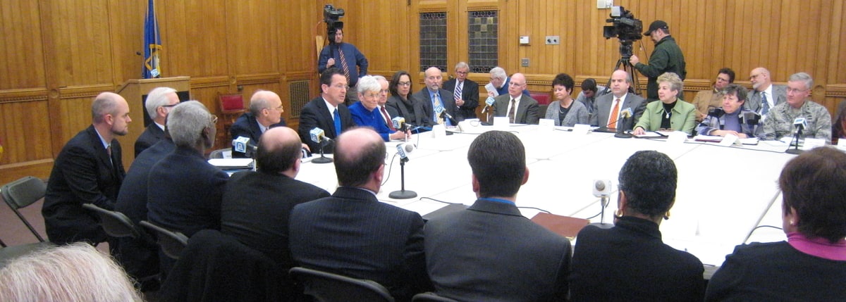 Governor Malloy holding a cabinet meeting